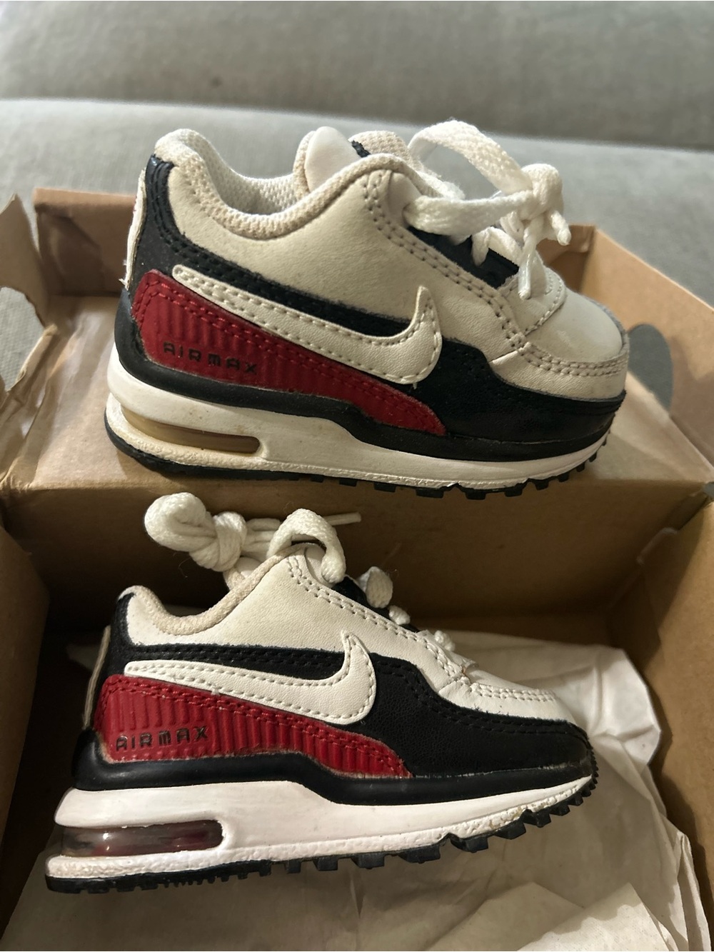 Nike Kids Sneakers in White, Black and Red